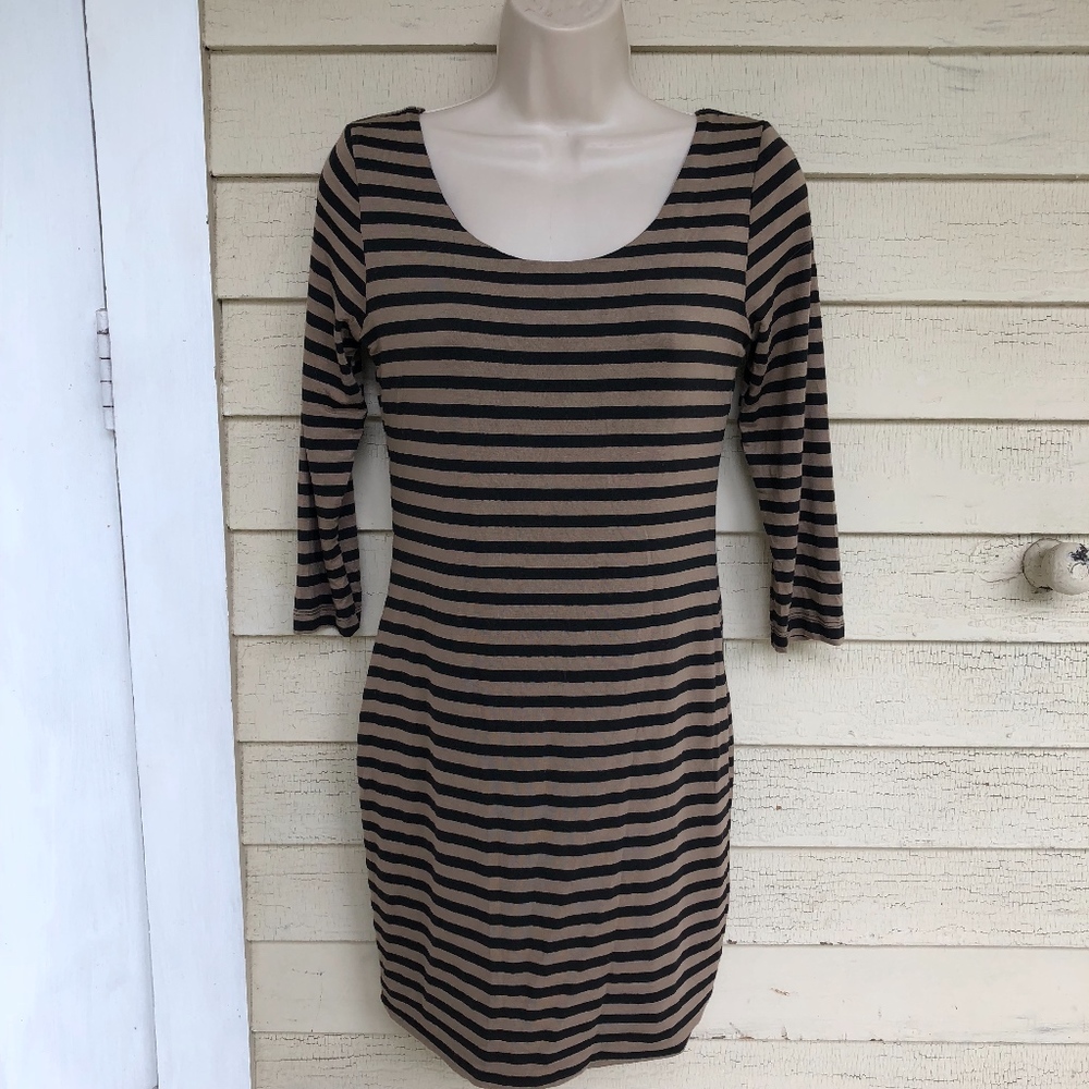 Soprano 3/4 Sl Stretch Open Pattern Back Dress - image 2